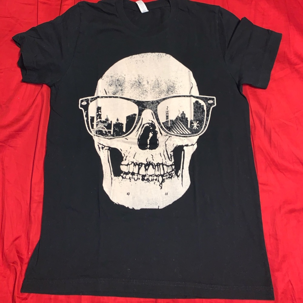 Soft Black t-shirt with cream skull